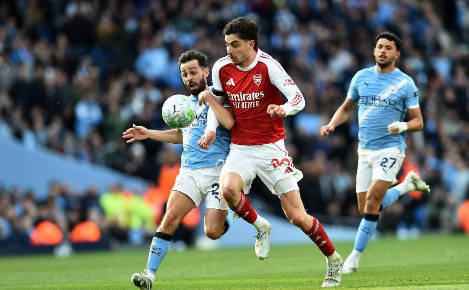 天王山大战后展望争冠形势：曼城虽占先机，枪手两大利好让冠军悬念犹存